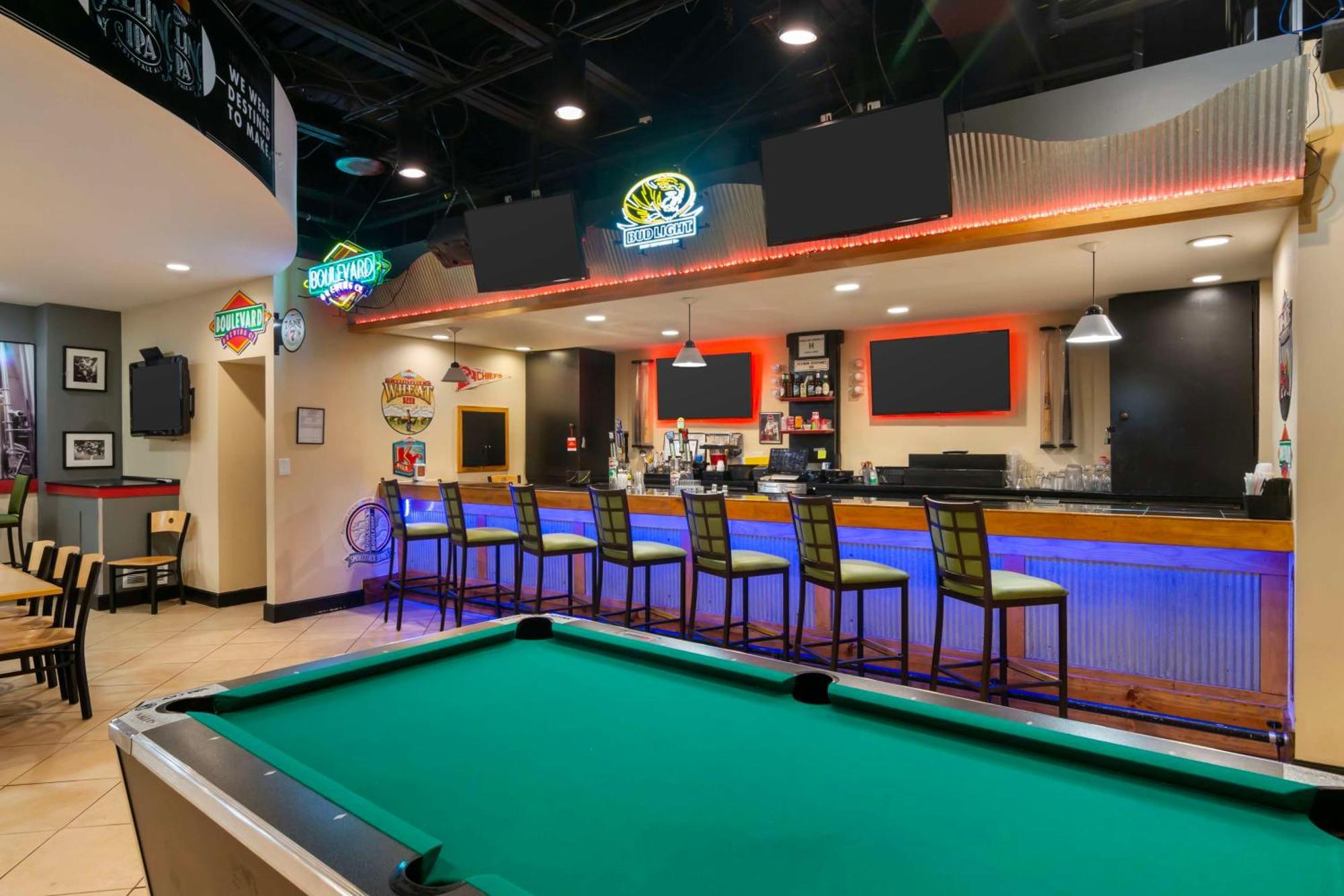 Best Western Premier Kansas City Sports Complex Hotel Exterior foto